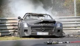 2014-mercedes-benz-sls-amg-black-series-prototype-crashes-on-the-nrburgring_100405004_m.webp