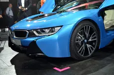 BMW-i8-Hybrid-eDrive-Weltpremiere-Protonic-Blue-IAA-2013-LIVE-16.webp