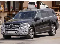 Erlkoenig-Mercedes-GL-Facelift-2015-Gelaendewagen-SUV-1.webp