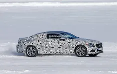 2016-mercedes-benz-c-class-coupe-spied-playing-the-snow-photo-gallery_3.webp