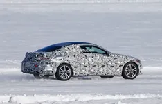 2016-mercedes-benz-c-class-coupe-spied-playing-the-snow-photo-gallery_5.webp