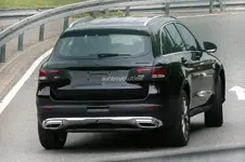 2016-mercedes-benz-glc-looks-stylish-in-minimal-camouflage-spyshots_2.webp