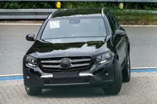 2016-mercedes-benz-glc-looks-stylish-in-minimal-camouflage-spyshots_8.webp