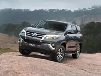 Toyota-Fortuner_2016_1600x1200_wallpaper_03.webp