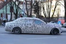 01-2016-Erlkoenig-Rolls-Royce-Phantom-LWB-MobileRelaunch_600x400-195dbebe-923279.webp