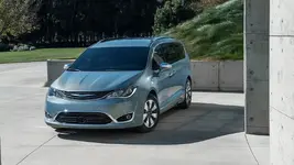 2017-chrysler-pacifica1 (1).webp