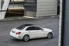 2015-mercedes-benz-c-class-w205-officially-unveiled-photo-gallery-1080p-27.webp
