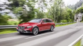 2017-mercedes-e-class-all-terrain-12.webp