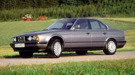 BMW 525ix Sedan (E34).webp