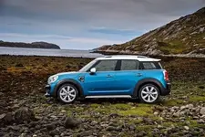 P90240590_lowRes_mini-cooper-s-countr.webp