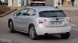 mercedes-benz-gla-class-refresh-spy (9).webp