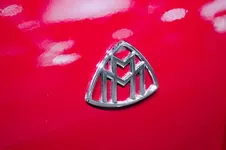 2018-Mercedes-Maybach-S650-Cabriolet-badge-03.webp