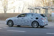 2018-mercedes-a-class-reveals-interior-in-best-spy-photos-yet_24.webp