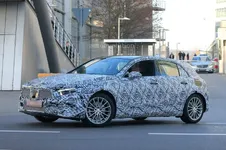 2018-mercedes-a-class-reveals-interior-in-best-spy-photos-yet_21.webp