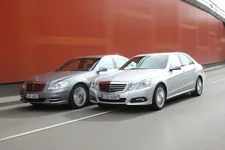 Mercedes-E-Klasse-Mercedes-S-Klasse-f900x600-F4F4F2-C-c52977ea-428011.webp
