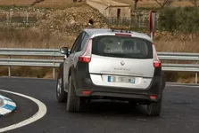 renault-suv-mule-6-e1363460138224.webp