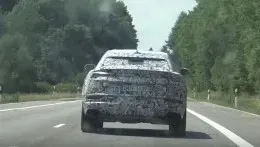 lamborghini-urus-shows-its-gaping-intakes-on-nurburgring-camouflage-is-weak-thumbnail_8.webp