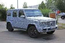 2018-mercedes-benz-g-class-shows-slightly-rounder-shapes-full-set-of-led-lights_6.webp