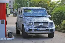 2018-mercedes-benz-g-class-shows-slightly-rounder-shapes-full-set-of-led-lights_4.webp