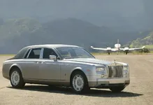rolls-royce-phantom-luxury-performance+cars.webp