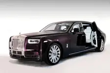 2018-Rolls-Royce-Phantom-VIII-front-three-quarter-02.webp