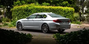 2017-BMW-530i-vs-Mercedes-Benz-E300-sedan-138.webp