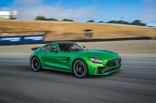 2018-Mercedes-AMG-GT-R-front-three-quarter-in-motion-02.webp