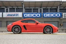 2017-Porsche-718-Cayman-S-side.webp