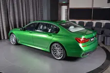 bmw-m760i-rallye-green-34.webp