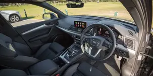 2017-mercedes-benz-v-audi-q5-51.webp