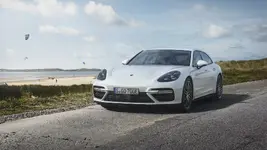 Porsche-Panamera-Turbo-S-E-Hybrid-Sport-Turismo-5.webp