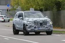 2019-mercedes-benz-gls-class-spied-in-detail_14.webp