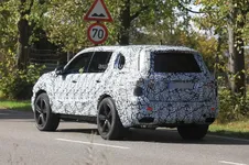 2019-mercedes-benz-gls-class-spied-in-detail_11.webp