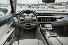 2019-Audi-A8-steering-wheel-02.webp
