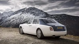 17-2018-rolls-royce-phantom-fd-1.webp