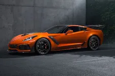 2019-chevrolet-corvette-ZR1-front-three-quarter-sebring-orange.webp
