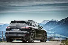 2019-Porsche-Cayenne-Turbo-rear-three-quarter-01.webp