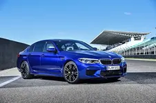 2018-BMW-M5-front-three-quarter-00.webp