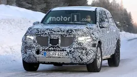2019-mercedes-benz-gls-class-spied (1).webp