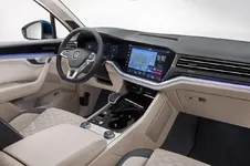 new-touareg-blue-interior-42.webp