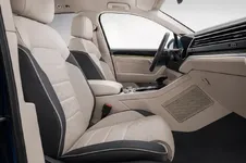 new-touareg-blue-interior-7.webp