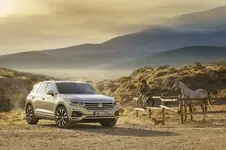 2019-VW-Touareg-06.webp