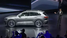2019-vw-touareg.webp