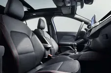 ford_2018_focus_st-line_studio_22.webp