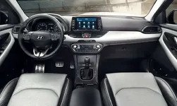2017-hyundai-i30-interior-pictures-1.webp