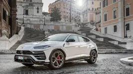 lamborghini-urus.webp