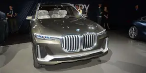 BMW-X7-iPerformance-2.webp