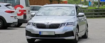2020-skoda-octavia-chassis-testing-mule-spied-for-the-first-time-is-a-lowered-r-125923-7.webp