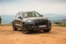 79-porsche-macan-prototype-2018-static-front.webp