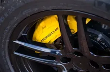 93-porsche-macan-prototype-2018-brakes.webp